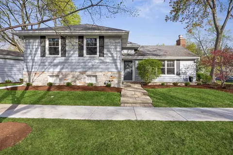 258 Crest Rd, Glen Ellyn, IL 60137