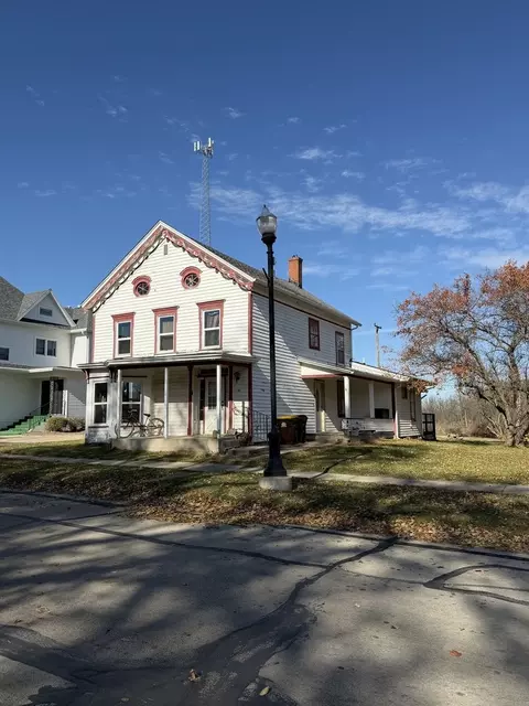 106 W High St, Orangeville, IL 61060