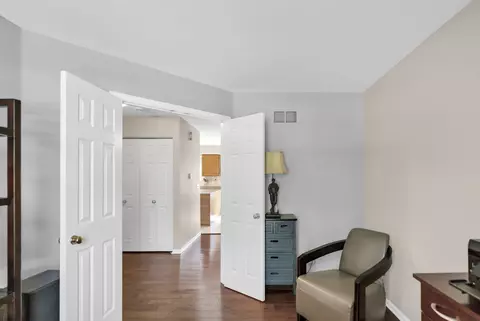 Entry Way - 713 Hackberry Ct, Bartlett, IL 60103 photo 1 of 2