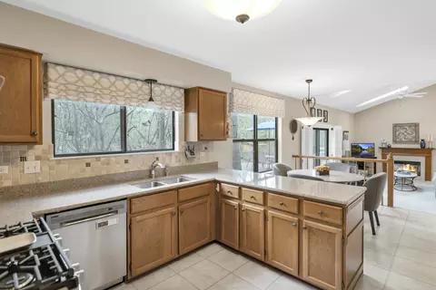 Kitchen - 713 Hackberry Ct, Bartlett, IL 60103 photo 4 of 4