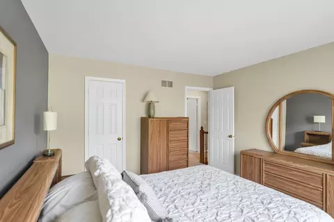 Bedroom - 713 Hackberry Ct, Bartlett, IL 60103 photo 4 of 5