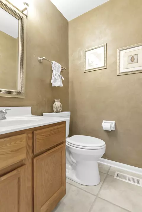 Bath - 713 Hackberry Ct, Bartlett, IL 60103 photo 1 of 6