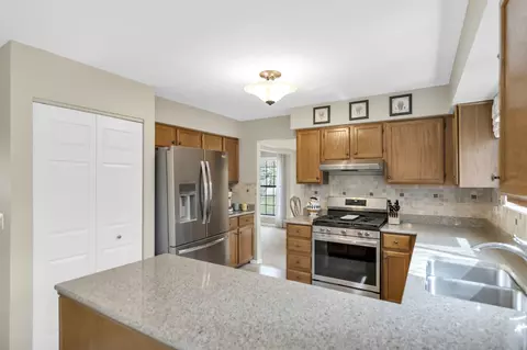 Kitchen - 713 Hackberry Ct, Bartlett, IL 60103 photo 3 of 4