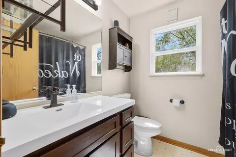 Bath - 1902 Westmore Grove Dr, Plainfield, IL 60586 photo 3 of 3
