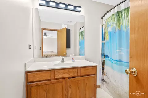 Bath - 1902 Westmore Grove Dr, Plainfield, IL 60586 photo 2 of 3