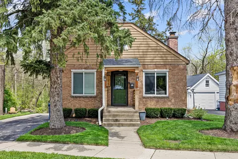 1020 Dean St, Saint Charles, IL 60174