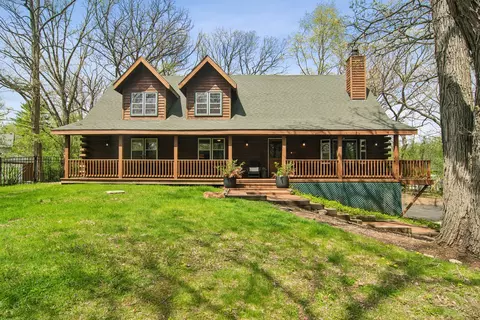 200 Wildwood Ln, Fox River Grove, IL 60021