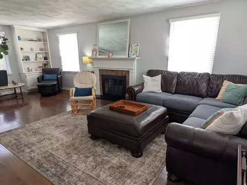Living - 1437 S Walnut Ave, Freeport, IL 61032 photo 1 of 3