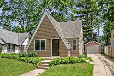408 S Elmwood Dr, Aurora, IL 60506