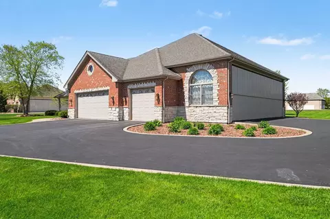Exterior - 25202 S Doolittle Dr, Monee, IL 60449 photo 2 of 13