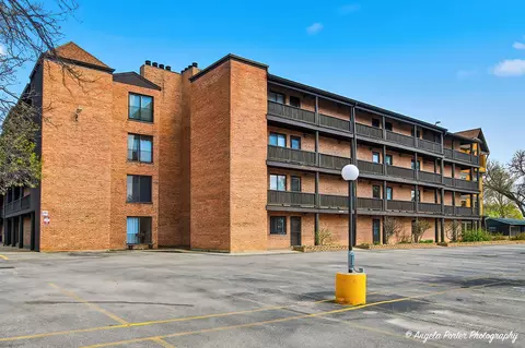 460 N Main St #N206A, Wauconda, IL 60084