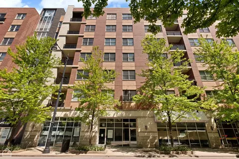 873 N Larrabee St #409, Chicago, IL 60610