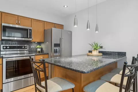 Kitchen - 934 N Wheeling Rd, Mount Prospect, IL 60056 photo 2 of 4