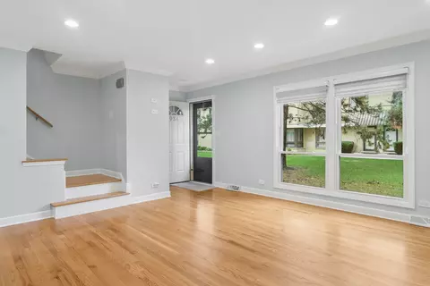 Living - 934 N Wheeling Rd, Mount Prospect, IL 60056 photo 1 of 3