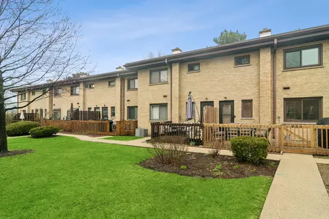 Exterior - 934 N Wheeling Rd, Mount Prospect, IL 60056 photo 2 of 3