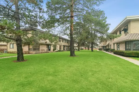 Exterior - 934 N Wheeling Rd, Mount Prospect, IL 60056 photo 3 of 3