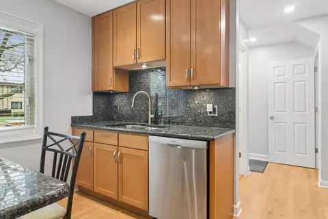 Kitchen - 934 N Wheeling Rd, Mount Prospect, IL 60056 photo 3 of 4