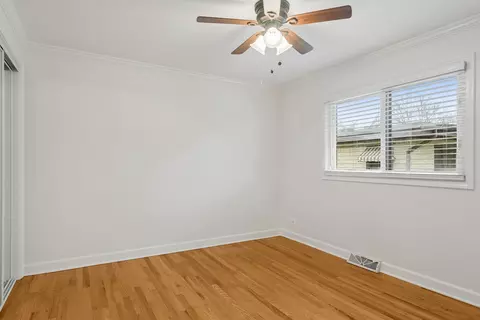 Bedroom - 934 N Wheeling Rd, Mount Prospect, IL 60056 photo 2 of 3