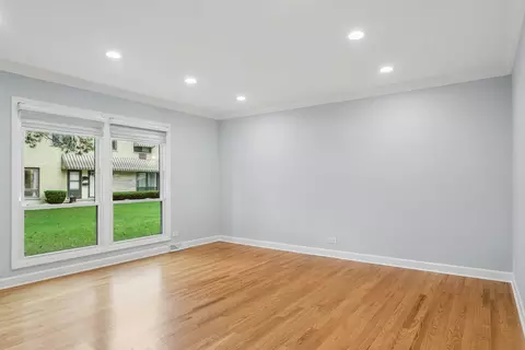 Living - 934 N Wheeling Rd, Mount Prospect, IL 60056 photo 2 of 3