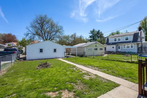 Exterior - 2036 13th St, Moline, IL 61265 photo 4 of 7