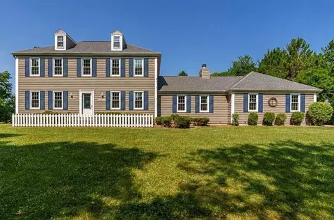 12002 S Gate, Roscoe, IL 61073