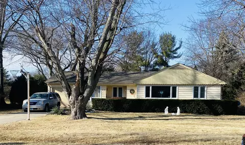 7 S146 Wild Cherry Rd, Naperville, IL 60540