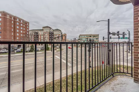 Exterior - 659 S Des Plaines River Rd #2A, Des Plaines, IL 60016 photo 1 of 5