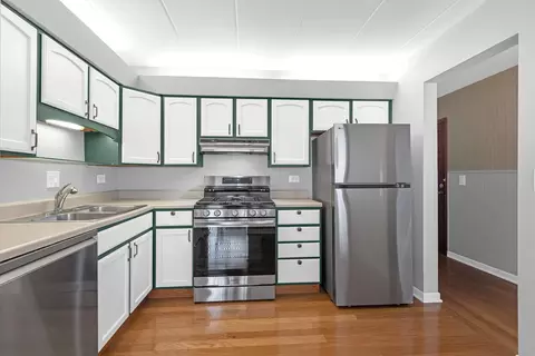 Kitchen - 659 S Des Plaines River Rd #2A, Des Plaines, IL 60016 photo 1 of 3