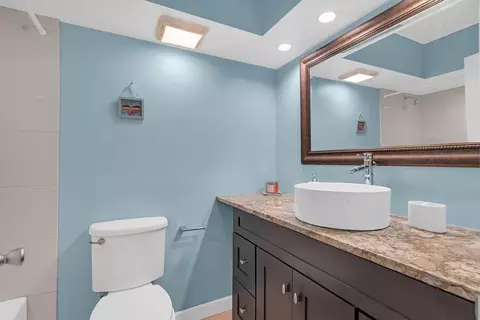 Bath - 659 S Des Plaines River Rd #2A, Des Plaines, IL 60016 photo 1 of 3