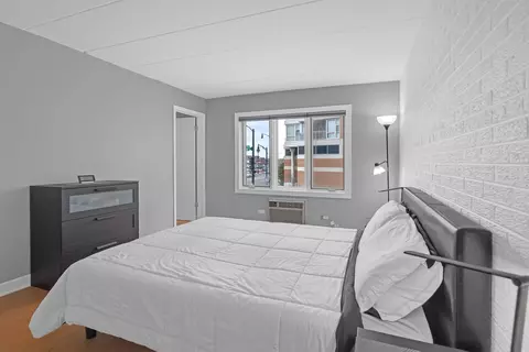 Bedroom - 659 S Des Plaines River Rd #2A, Des Plaines, IL 60016 photo 1 of 2