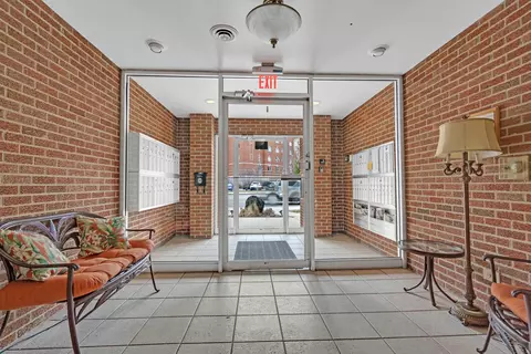 Entry Way - 659 S Des Plaines River Rd #2A, Des Plaines, IL 60016 photo 2 of 2