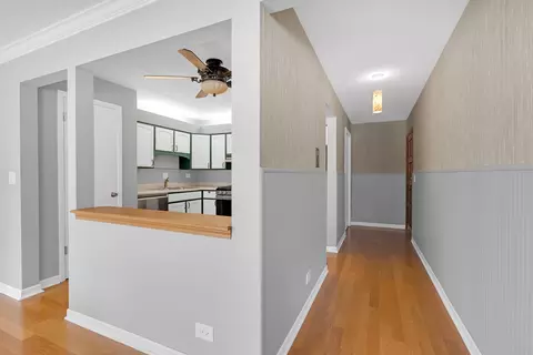 Entry Way - 659 S Des Plaines River Rd #2A, Des Plaines, IL 60016 photo 1 of 2