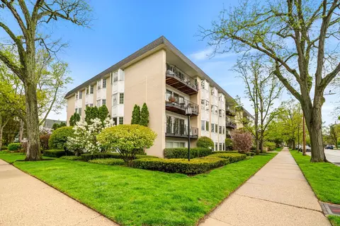 701 Ridge Rd #2A, Wilmette, IL 60091