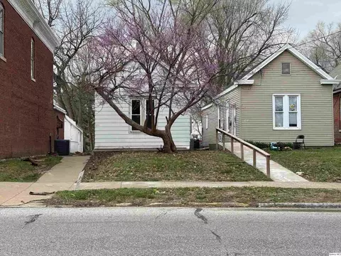 903 N 12th St, Quincy, IL 62301
