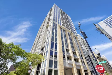 700 N Larrabee St #1811, Chicago, IL 60654