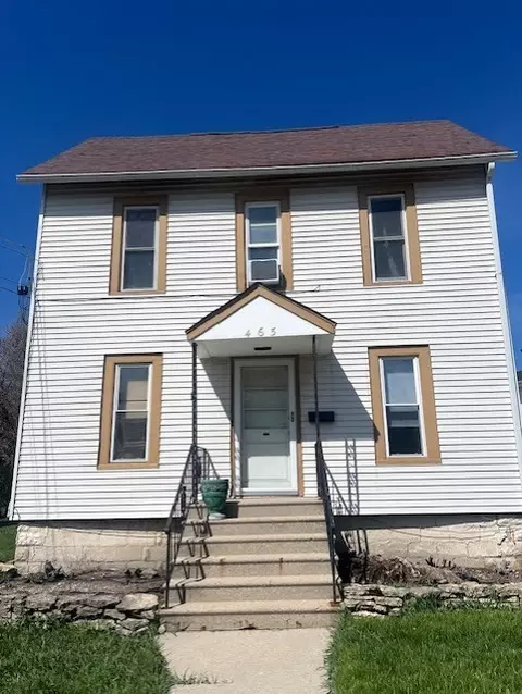 465 E State St, Sycamore, IL 60178