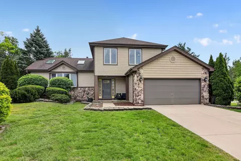 1001 Oak Ridge Dr, Streamwood, IL 60107