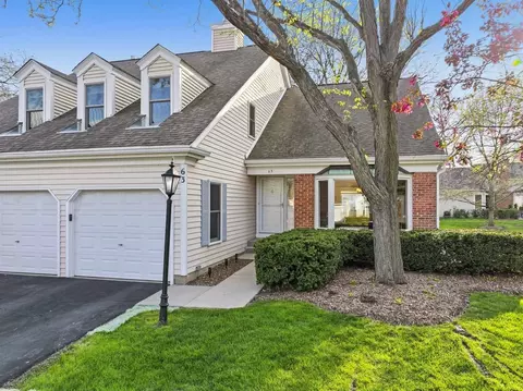 63 Country Club Dr, Prospect Heights, IL 60070