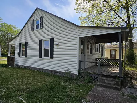 Exterior - 415 E Johnson St, Fairfield, IL 62837 photo 6 of 6
