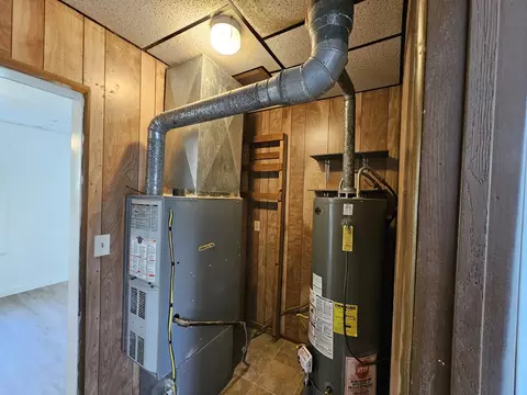 Other - 415 E Johnson St, Fairfield, IL 62837 photo 2 of 2
