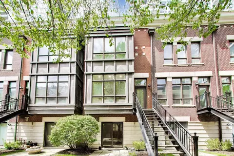 1326 S Indiana Pkwy, Chicago, IL 60605