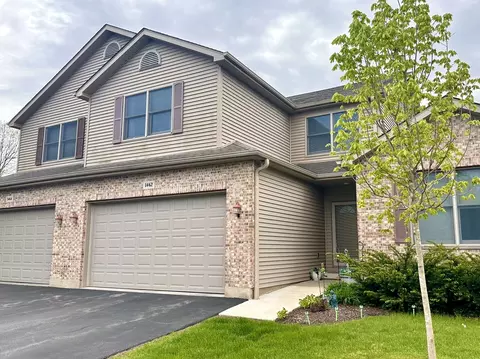 1462 Ridge Dr, Sycamore, IL 60178