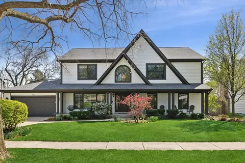 3325 Prestwick Ln, Northbrook, IL 60062