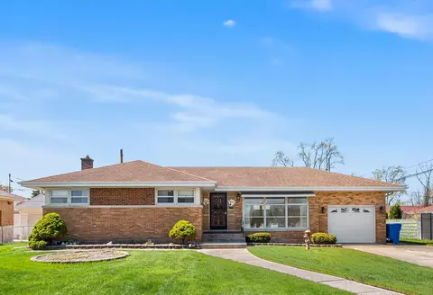 5236 N Pioneer Ave, Chicago, IL 60656