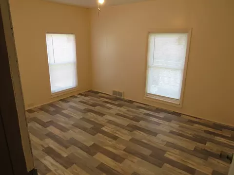 Bedroom - 317 Deleon St, Ottawa, IL 61350 photo 3 of 4