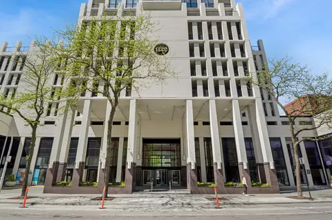 1122 N Clark St #3905, Chicago, IL 60610