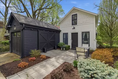 320 S 6th St, Geneva, IL 60134