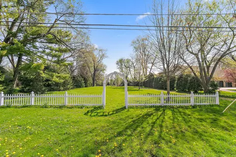 2803 N Vista Rd, Arlington Heights, IL 60004