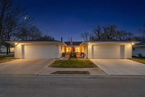 1135 Foxboro Ct, Schaumburg, IL 60193