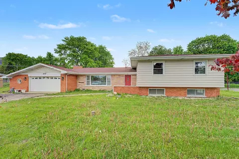 437 N Meacham Rd, Schaumburg, IL 60173